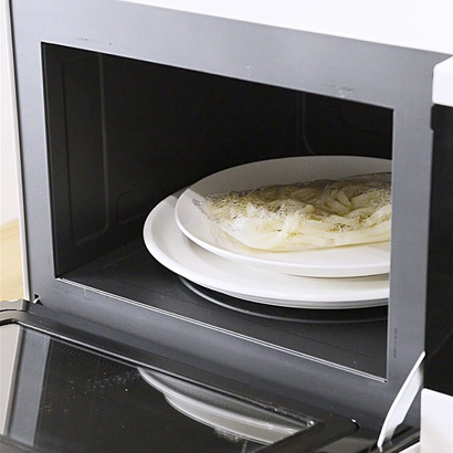 Microwave the Sanuki Udon Noodles.