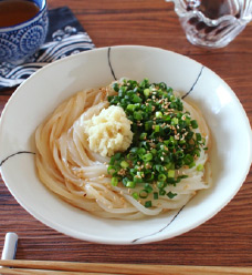 冷やしぶっかけしょうがうどん