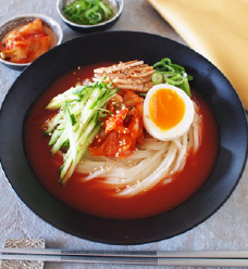 トマトジュースの冷麺風うどん