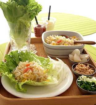 焼めしのレタス包み