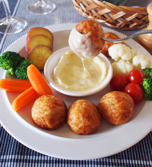 たこ焼と温野菜のチーズフォンデュ