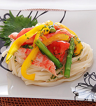 カニと夏野菜のうどん