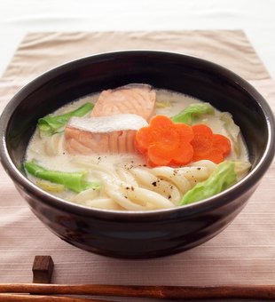 鮭の豆乳うどん