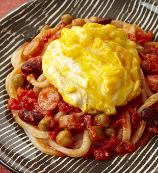 とろける卵と豆のアラビアータ