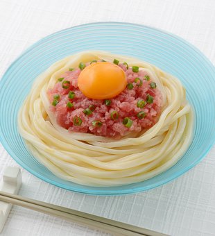 ねぎトロうどん　卵のっけ