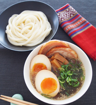 濃厚魚介だしのつけ麺風うどん うどんレシピ 冷凍食品ならテーブルマーク