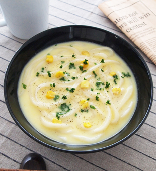 スープの素で とろ りコンポタージュうどん うどんレシピ 冷凍食品ならテーブルマーク