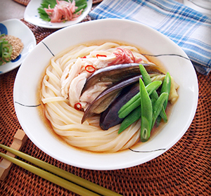 冷やし鶏なすうどん