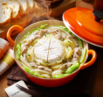 丸ごとカマンベールチーズ鍋うどん