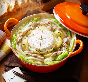 丸ごとカマンベールチーズ鍋うどん