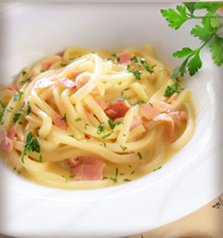 ベネチアカーニバル イタリア うどんカルボナーラ