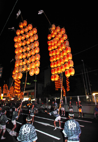 秋田竿燈まつり　秋田県・秋田市